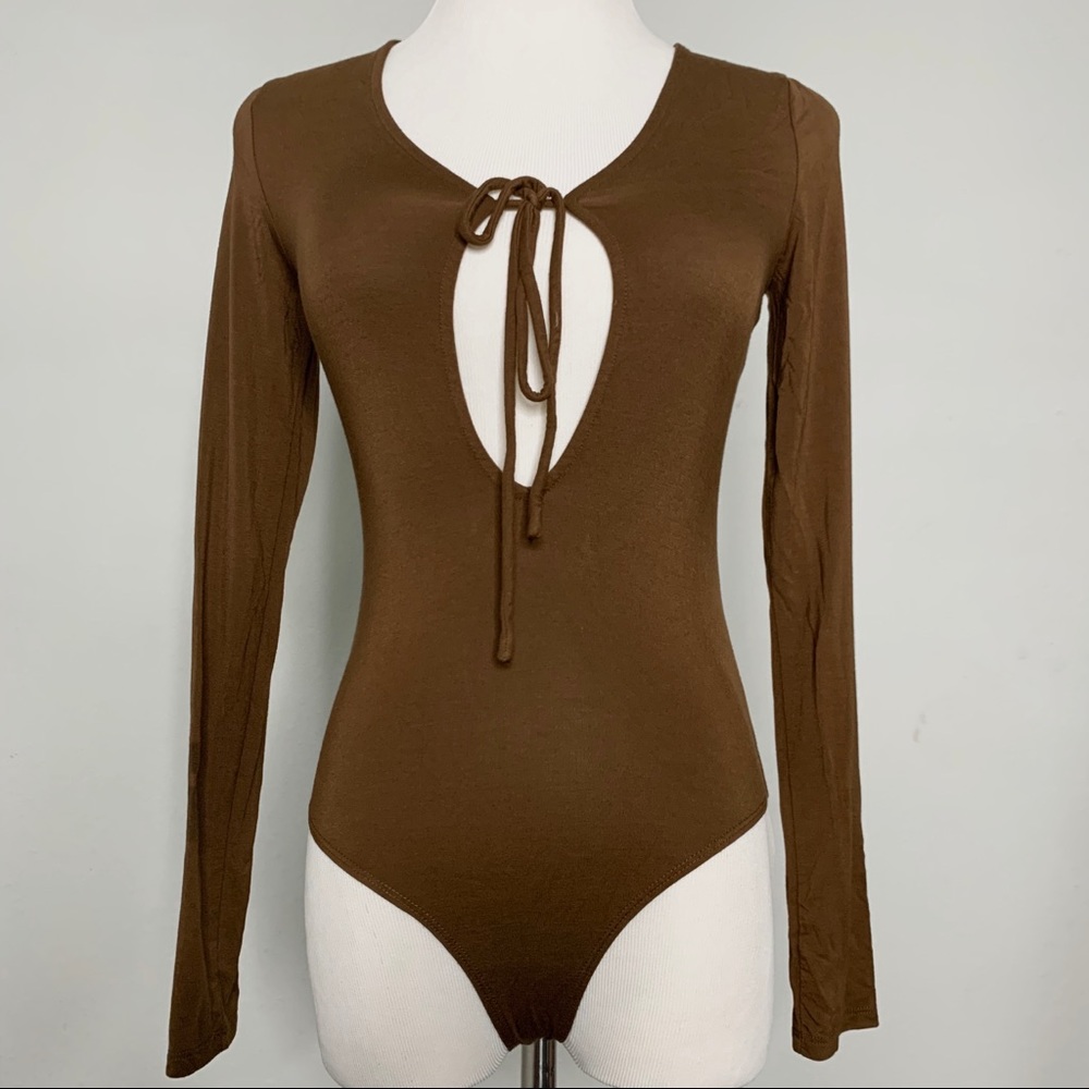 FOREVER21 Keyhole Bodysuit